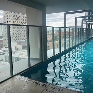 Rnr On Franklin Aparthotel Adelaide